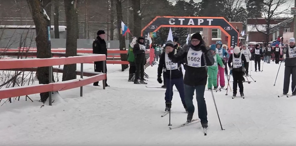 Тысячи жителей Самарской области стали участниками гонки Лыжня России - 2023