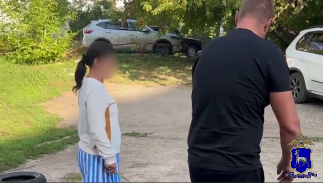 В Самаре муж с женой угрожали бывшей родственнице и отрезали ей волосы
