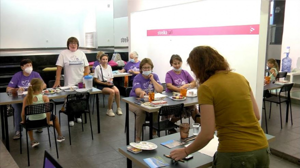 Волонтеры "серебряного" возраста сделали открытки ко Дню самарской символики