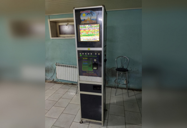 На Мехзаводе полицейские "накрыли" бар с однорукими бандитами