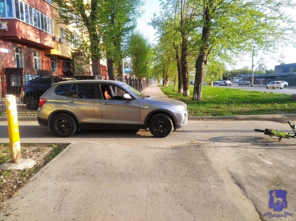 В Самаре водитель мопеда наехал на 70-летнего пешехода