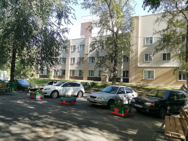 Во дворе на улице Фадеева появились благоустроенная дорога и новые парковочные места