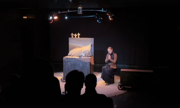 В преддверии Рождества новокуйбышевский театр "Грань" бесплатно показал спектакль "Вол и осел при яслях"