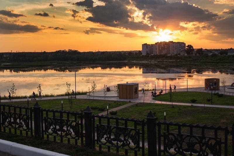 Общественники Сызрани поздравили жителей с присвоением звания "Город трудовой доблести"