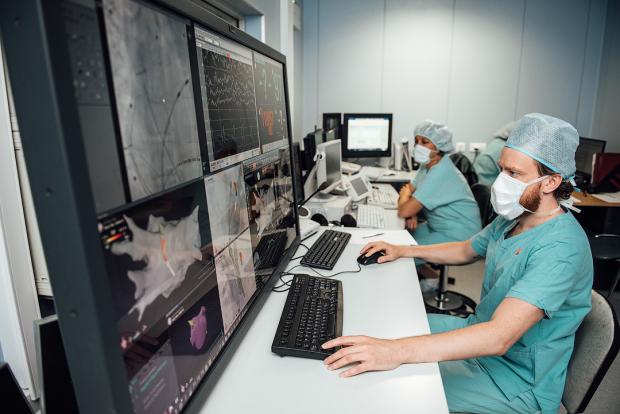 Хирурги новосибирской клиники сделали 1000-ю операцию на сердце с помощью робота