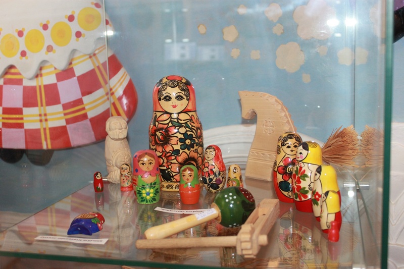 Картины соломкой и куклы-обереги: в Самарской областной детской библиотеке стартовали мастер-классы по народным промыслам