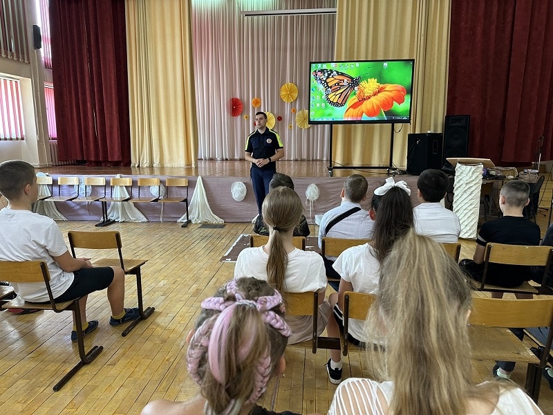 Полицейские Самарской области устроили акцию для детей перед летними каникулами