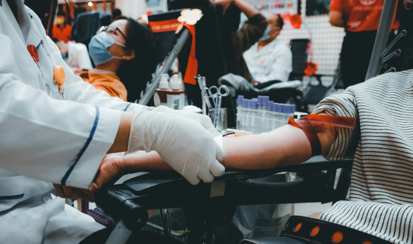 Стать донором: как подготовиться к сдаче крови
