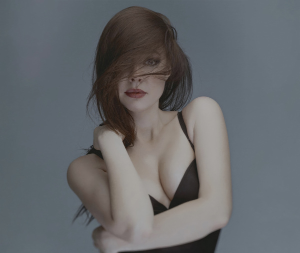 Ведущая программы "Утро губернии" Саша Байдачная записала новогоднюю песню