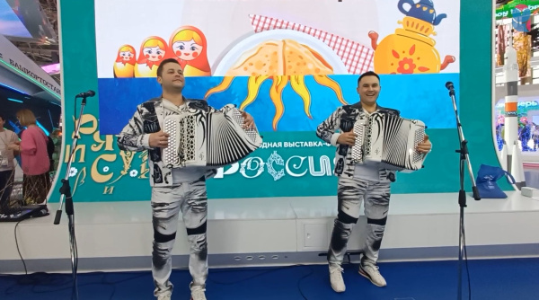 Блины и хороводы, концерты и мастер-классы: какой была Масленичная неделя на выставке "Россия"