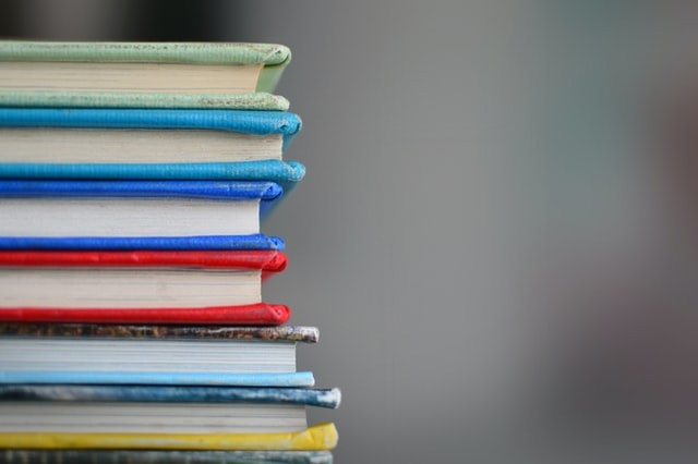 С заботой о спине: в Роспотребнадзоре рассказали, сколько должны весить школьные учебники
