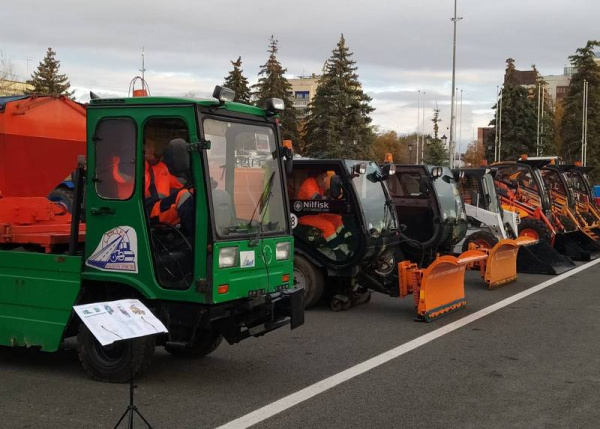 Коммунальщики Самары подготовили технику к борьбе с непогодой