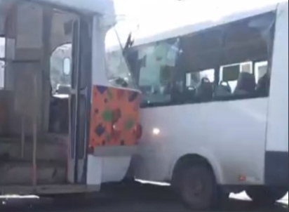 В Самаре 3 июля трамвай протаранил пассажирский автобус