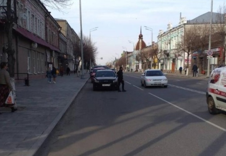 Авто без водителя сбило пешехода на главной улице Сызрани