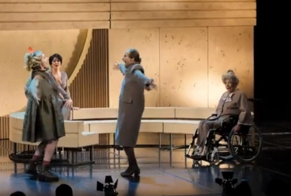 В Самарском театре оперы и балета показали спектакль "Восемь любящих женщин"