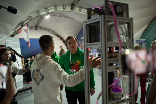 От науки до танцев: Дмитрий Азаров побывал на пятом  дне молодежного форума "iВолга"