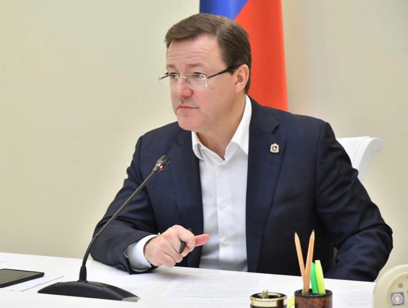 Губернатор Дмитрий Азаров поздравил земляков с Днем энергетика