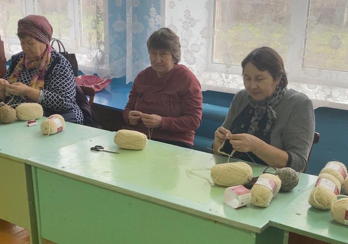 "Теплая помощь": бабушки из Челно-Вершинского района передают мобилизованным и военнослужащим связанные ими теплые вещи