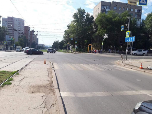 В Самаре водитель Infiniti сбил на переходе 22-летнюю девушку