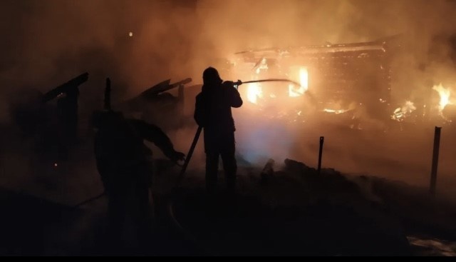 В Самарской области полыхал огонь на 200 квадратных метрах