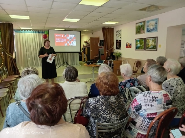 От истории Победы до борьбы с фейками: как общество "Знание" просвещает старшее поколение в Самарской области