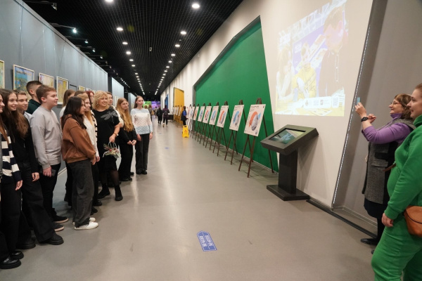 Художница Евгения Тарасова представила на выставке образы Самары и Крыма