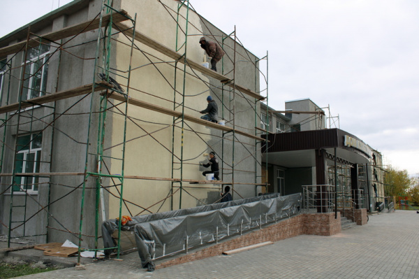 В Нефтегорском районе завершают ремонт утевского ДК 