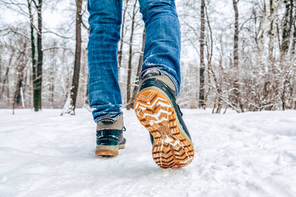Толщина подошвы и защита от снега свидетельствуют о качестве зимней обуви 