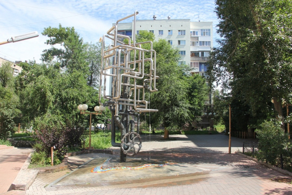 В Самаре на Полевой заработал фонтан "Древо жизни"   