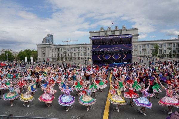 В Самаре 22 мая 2022 года установили рекорд по самому массовому вращению в народном танце
