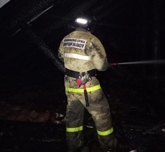 Ночью 24 сентября в Борском горела крыша многоквартирного дома