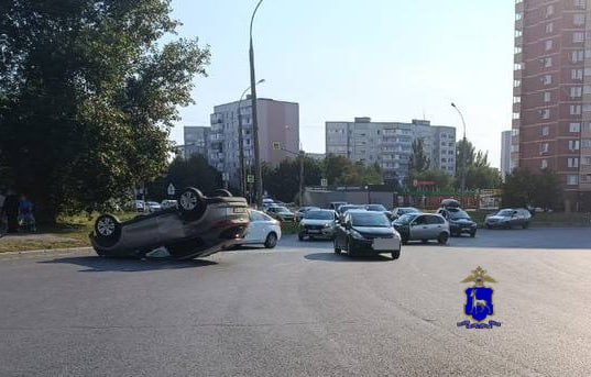 В Тольятти на кольцевой дороге опрокинулась Kia