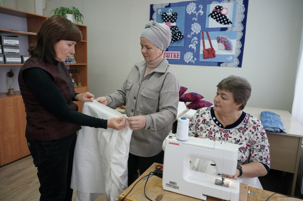 В Самарской области волонтеры шьют подушки для раненых бойцов СВО