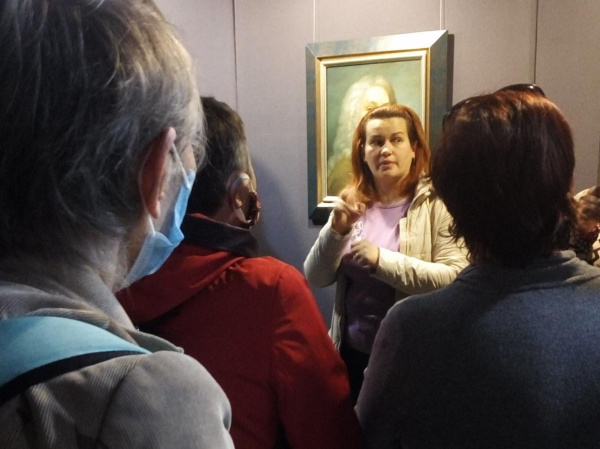 В Самаре выставку картин Никаса Сафронова посетили люди с ОВЗ