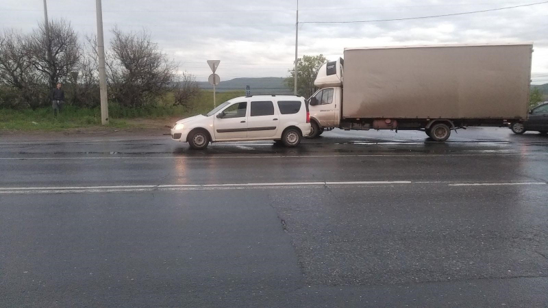 В Тольятти на трассе М5 "Урал" "Ларгус" столкнулся с грузовиком