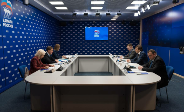 "Единая Россия" и Минпросвещения создадут оперативный штаб для координации программы капремонта школ