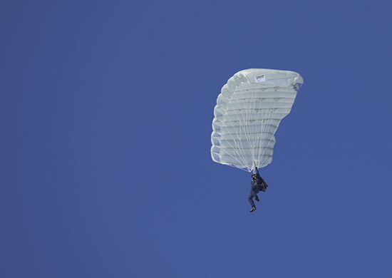 В Самаре на аэродроме Кряж впервые пройдет чемпионат среди военных по парашютному спорту