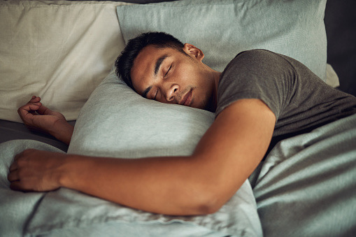 Как вернуться к здоровому режиму сна: рекомендации медика 
