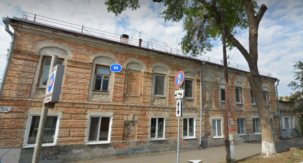Покрасят и заменят двери: в Самаре приведут в порядок здание бывшей казармы на улице Садовой