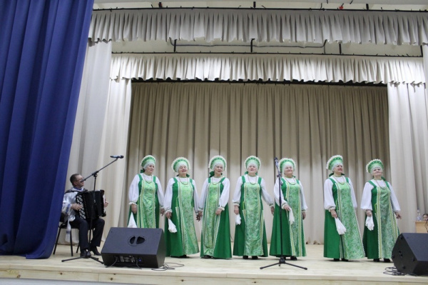 Жители села Украинка отметили праздники в обновленном ДК 