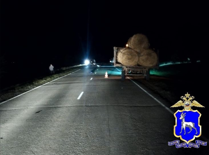 В Самарской области на трассе погиб мотоциклист после столкновения со стоящим трактором