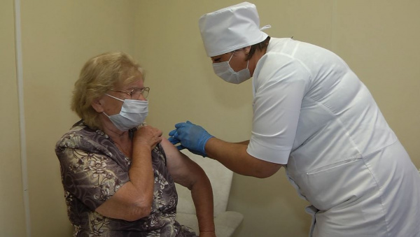 Чтобы иммунитет не ослабевал: жителей Самарской области приглашают на ревакцинацию от коронавируса