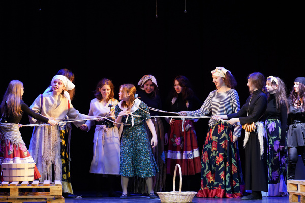 В Кинеле самодеятельные артисты показали спектакли различных жанров 