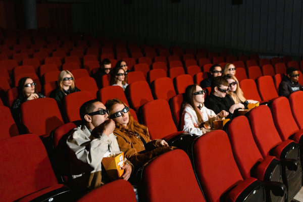 Хорошо забытое старое: в российских кинотеатрах начнут показывать отечественные сериалы