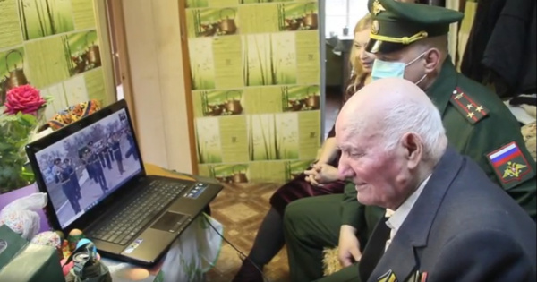 Для 100-летнего фронтовика в Самарской области провели онлайн-парад