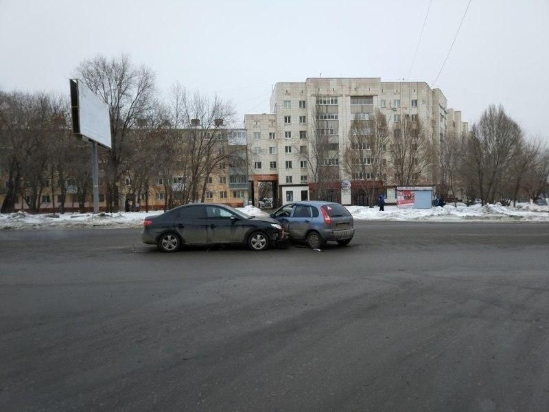 В Самаре 28-летняя автомобилистка получила травмы в аварии на ул. Блюхера