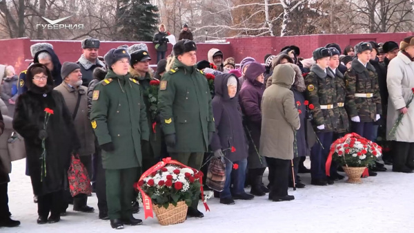 В Самаре возложили цветы к Вечному огню и стеле Блокадникам и защитникам Ленинграда