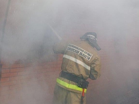 В Самарской области воспламенилась крыша гаража