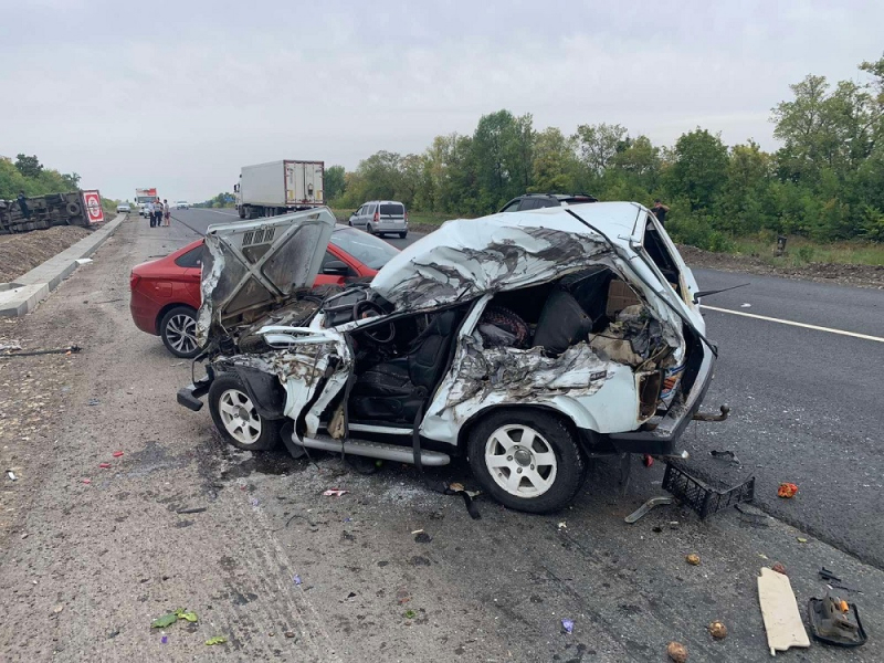 В Самарской области водитель грузовика устроил массовое ДТП на трассе М5