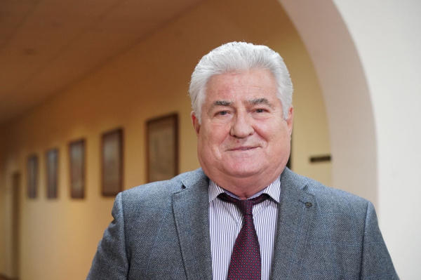 Дмитрий Азаров поздравил председателя Самарской губернской думы Геннадия Котельникова с 74-летием